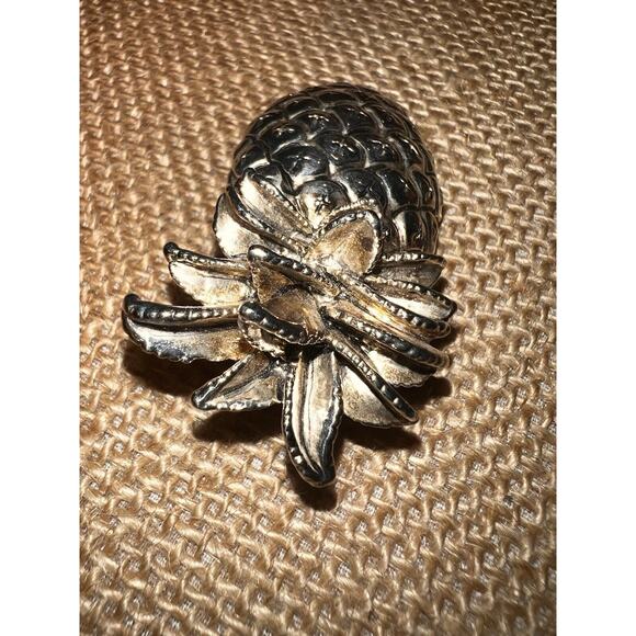 Pineapple Silver Tone w/ Gold Tinged Top Pendant / Pin Vintage - Picture 4 of 11